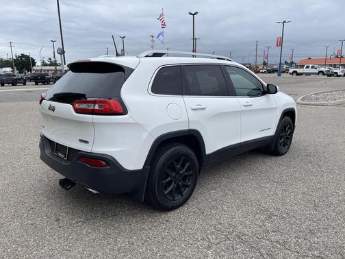 Bright White Clearcoat 2017 Jeep Cherokee Latitude