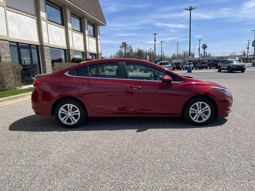 Burgundy 2018 Chevrolet Cruze LT