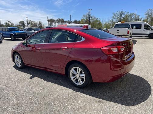 Burgundy 2018 Chevrolet Cruze LT