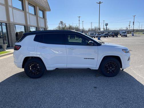 Bright White Clearcoat 2022 Jeep Compass High Altitude