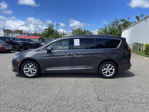 Granite Crystal Metallic Clearcoat 2020 Chrysler Pacifica Limited