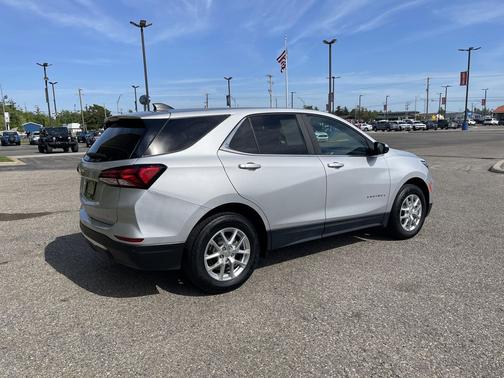 Silver Ice Metallic 2022 Chevrolet Equinox 1LT