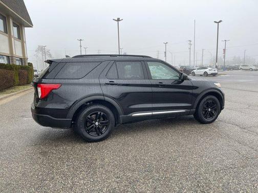 Black 2022 Ford Explorer XLT