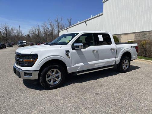 .White 2025 Ford F-150 XLT