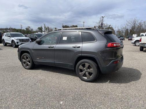 Granite Crystal Metallic Clearcoat 2017 Jeep Cherokee North