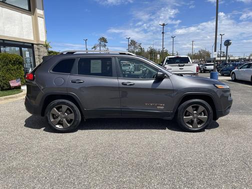 Granite Crystal Metallic Clearcoat 2017 Jeep Cherokee North
