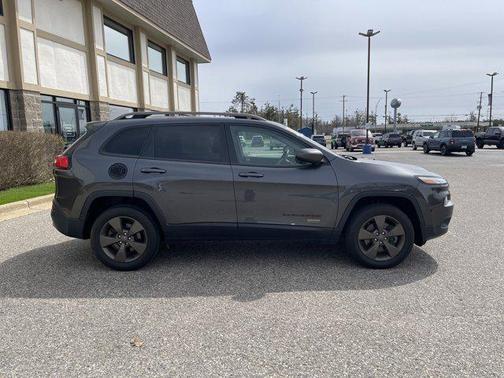 Granite Crystal Metallic Clearcoat 2017 Jeep Cherokee North