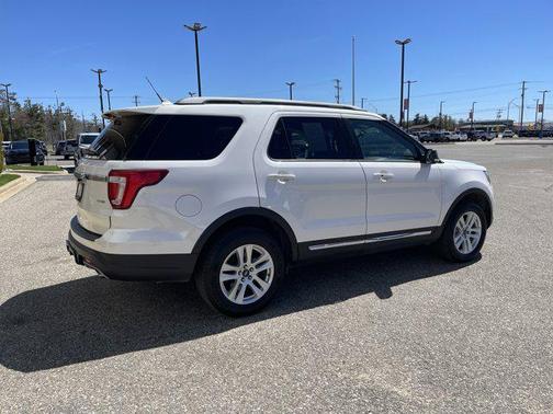 .White 2019 Ford Explorer XLT