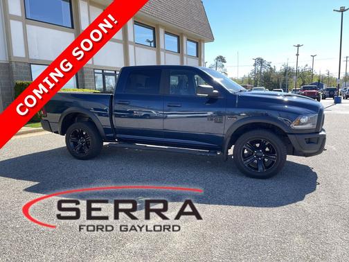 Patriot Blue Pearlcoat 2022 RAM 1500 Classic SLT