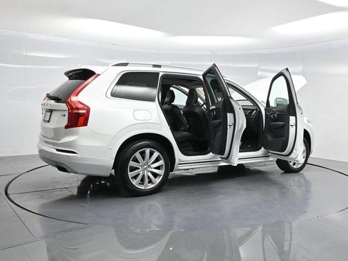2019 Volvo XC90 T6 Momentum