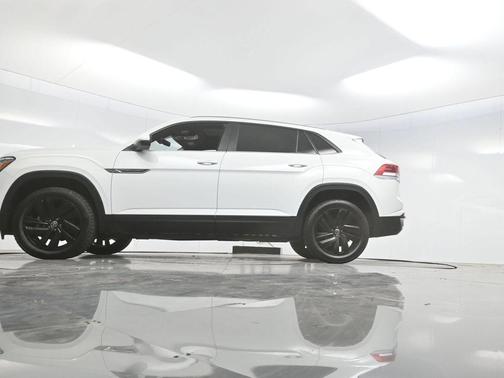 2022 Volkswagen Atlas Cross Sport 2.0T SE w/Technology