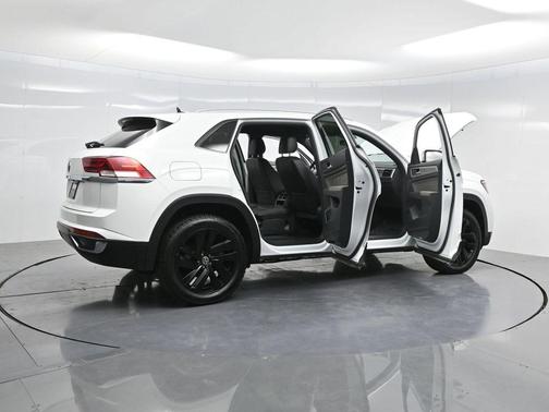 2022 Volkswagen Atlas Cross Sport 2.0T SE w/Technology