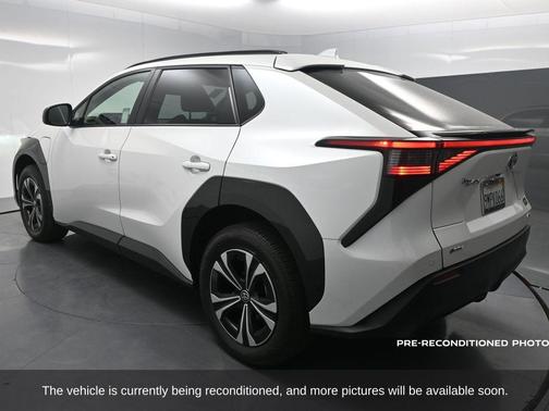2024 Toyota bZ4X XLE