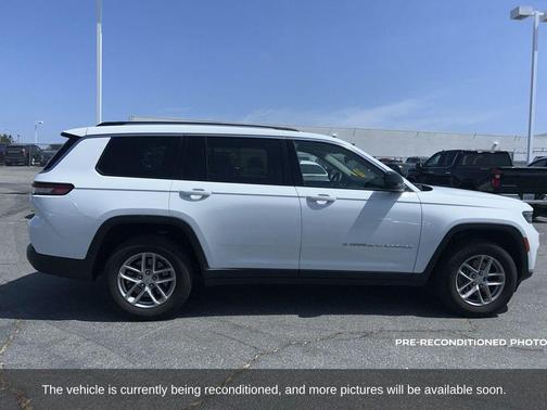 2022 Jeep Grand Cherokee L Laredo