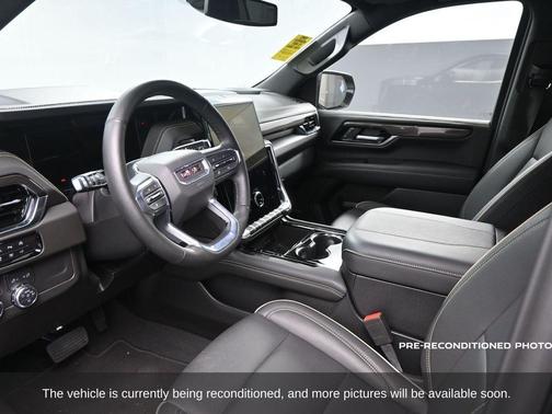 2025 GMC Yukon Elevation