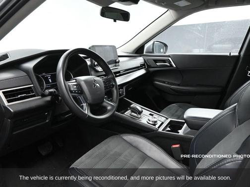 2024 Mitsubishi Outlander SE