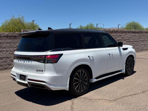 Radiant White/Black Obsidian 2027 INFINITI QX80 AUTOGRAPH
