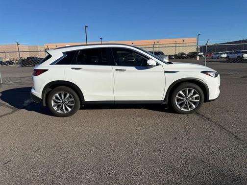 2022 INFINITI QX50 LUXE AWD