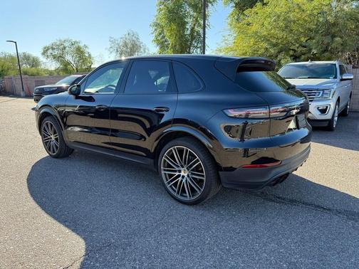 2022 Porsche Cayenne Platinum Edition