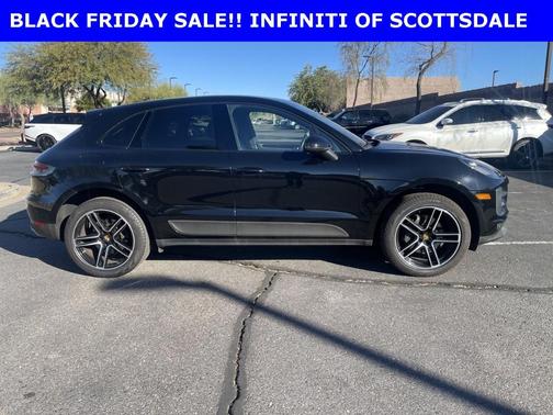 Photo 2 of 20 of 2021 Porsche Macan