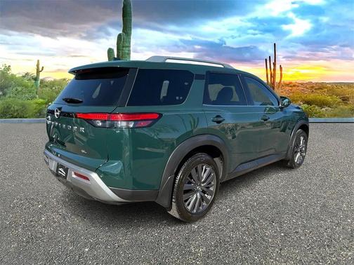 2022 Nissan Pathfinder SL 2WD