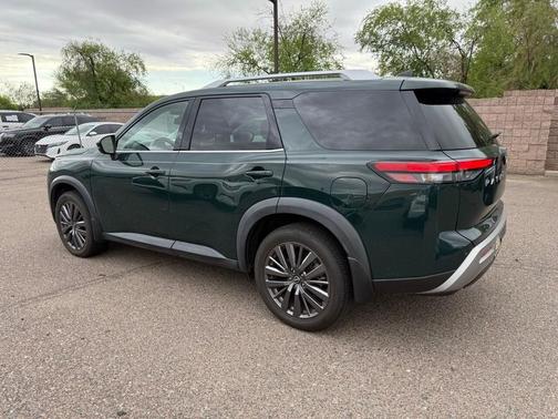 2022 Nissan Pathfinder SL 2WD