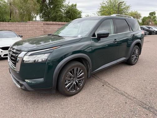 2022 Nissan Pathfinder SL 2WD