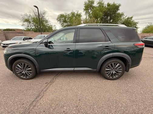 2022 Nissan Pathfinder SL 2WD