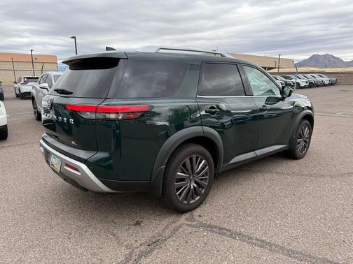 2022 Nissan Pathfinder SL 2WD
