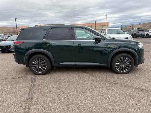 2022 Nissan Pathfinder SL 2WD