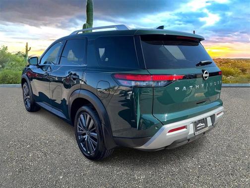 2022 Nissan Pathfinder SL 2WD