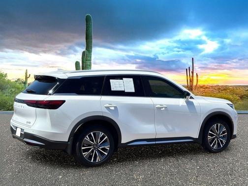 Radiant White 2026 INFINITI QX60 LUXE FWD