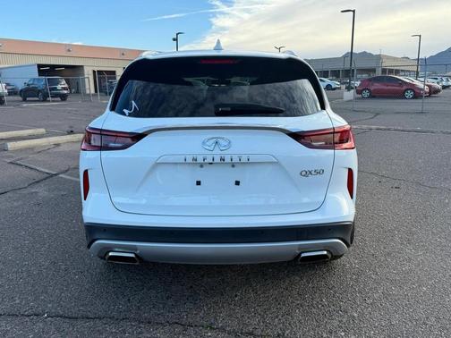 2023 INFINITI QX50 LUXE