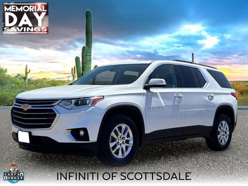 Iridescent Pearl Tricoat 2021 Chevrolet Traverse LT Cloth