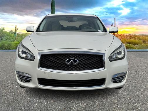 2018 INFINITI Q70 3.7 LUXE