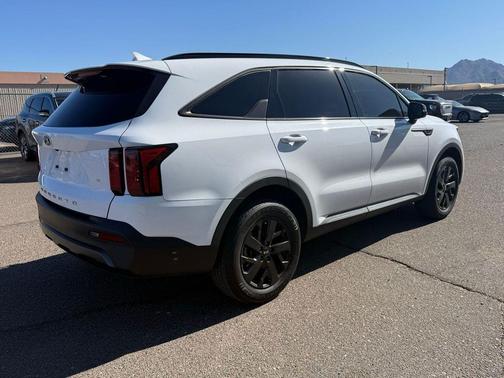 Glacial White Pearl 2021 Kia Sorento S