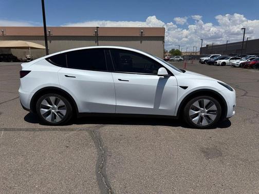 2022 Tesla Model Y Long Range Dual Motor All-Wheel Drive