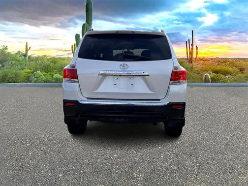2012 Toyota Highlander SE