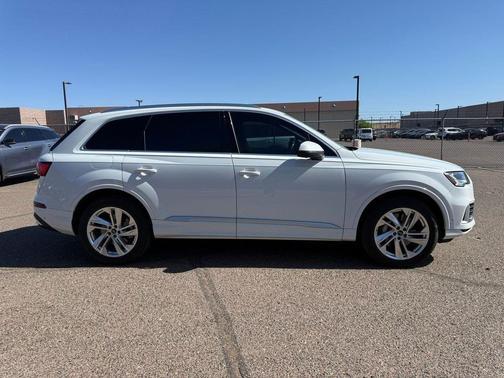 Glacier White Metallic 2023 Audi Q7 55 Premium Plus