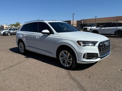 Glacier White Metallic 2023 Audi Q7 55 Premium Plus