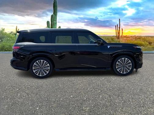 2025 INFINITI QX80 Luxe