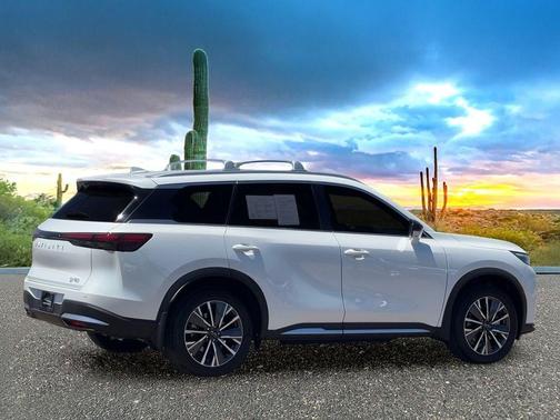 Radiant White 2026 INFINITI QX60 LUXE FWD