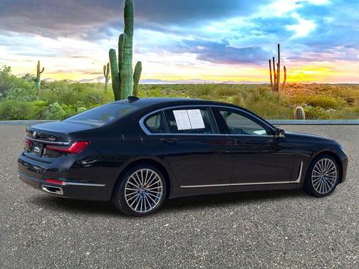 Black Sapphire Metallic 2022 BMW 740 i