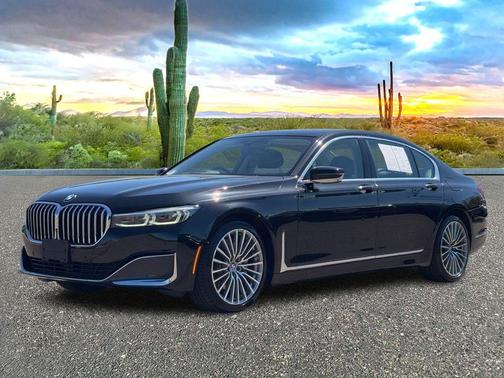 Black Sapphire Metallic 2022 BMW 740 i