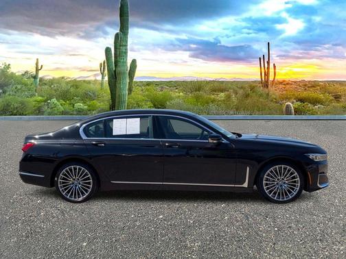 Black Sapphire Metallic 2022 BMW 740 i