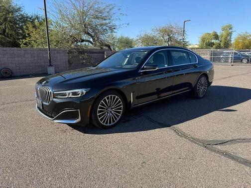 2022 BMW 740 i