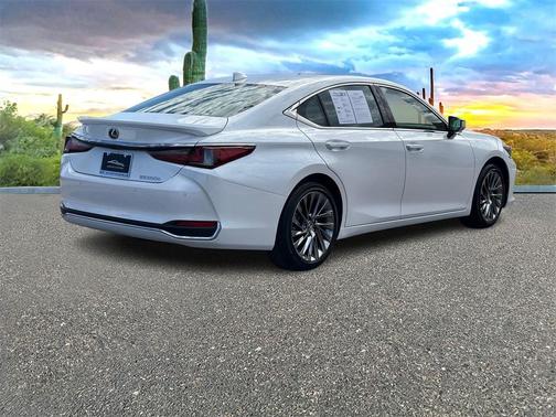 2024 Lexus ES 300h Ultra Luxury