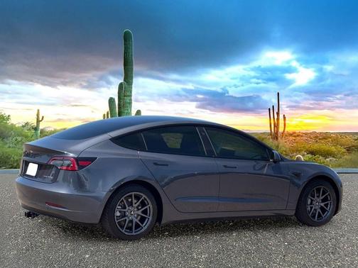 Midnight Silver 2022 Tesla Model 3 Long Range