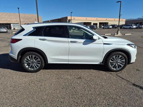 2024 INFINITI QX50 LUXE
