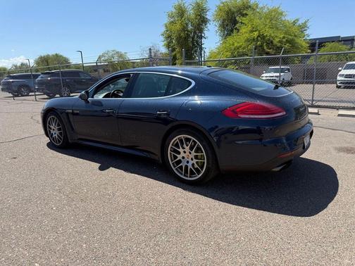 Blue 2016 Porsche Panamera 4